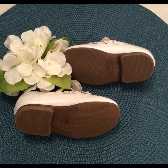 The Kids Store patent shoes. Size 4. - Picture 4 of 4